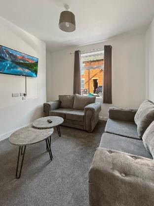 A1 Sleeps 7 central location 3 bed house garden Vacation rental in Grantham