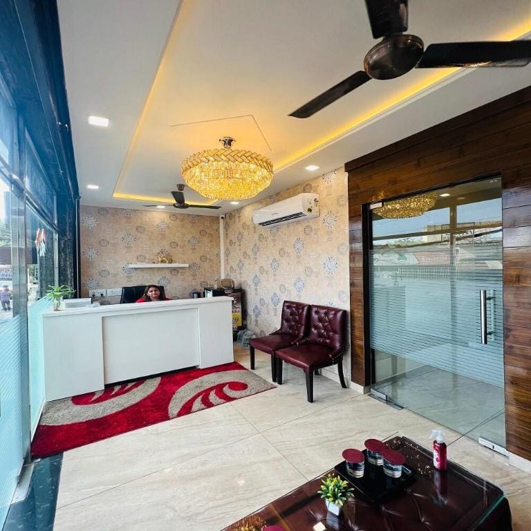 Goroomgo Crown Inn Jalandhar Hotel in Punjab, India