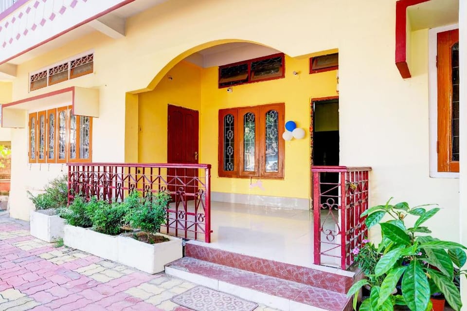 OYO 828905 Modern Home Hotel in India