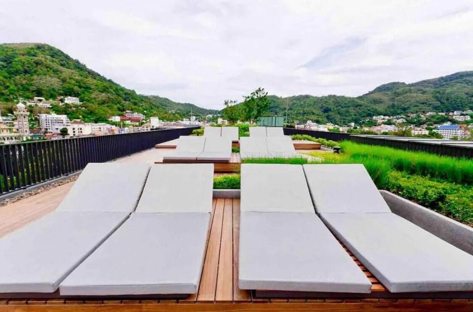 芭东海滩豪华公寓  浴缸 厨房 阳台  高速wifi  海景无边际泳池 Apartment in Patong