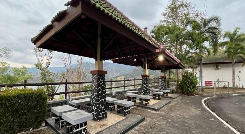 Wonorejo Hotel Mitra RedDoorz Hotel in East Java
