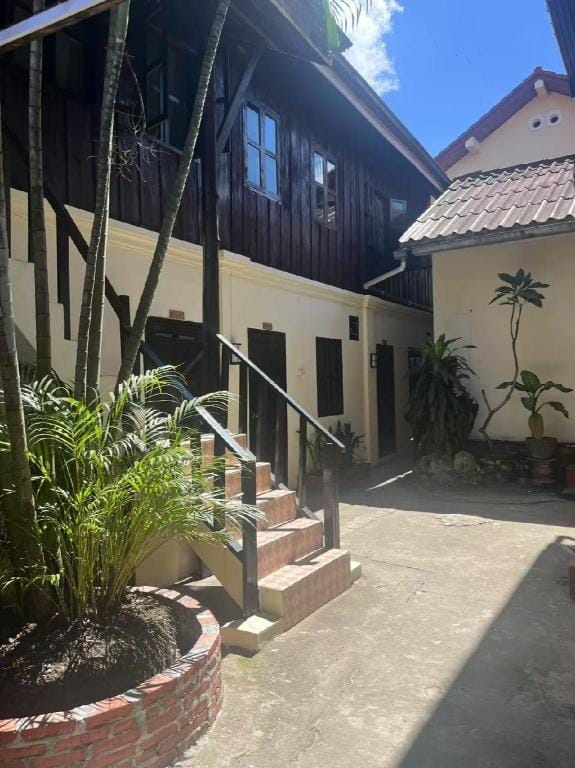 Manotemple Guest House Hotel in Luang Prabang
