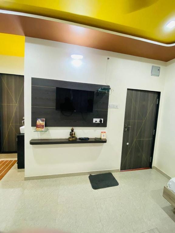 Goroomgo The Rudra Homestay Gujrat Vacation rental in Gujarat
