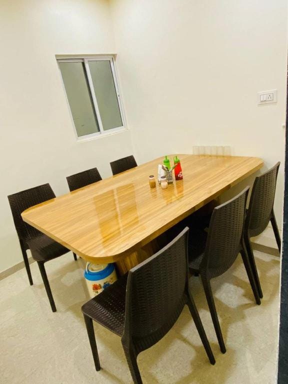 Goroomgo The Rudra Homestay Gujrat Vacation rental in Gujarat