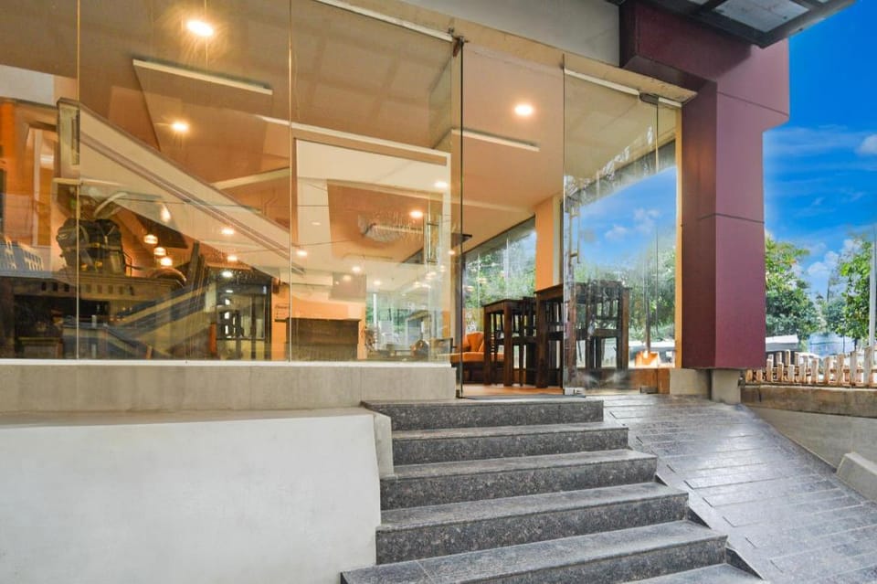 Super Townhouse Gachibowli Near Gopichand Academy Hotel in Hyderabad