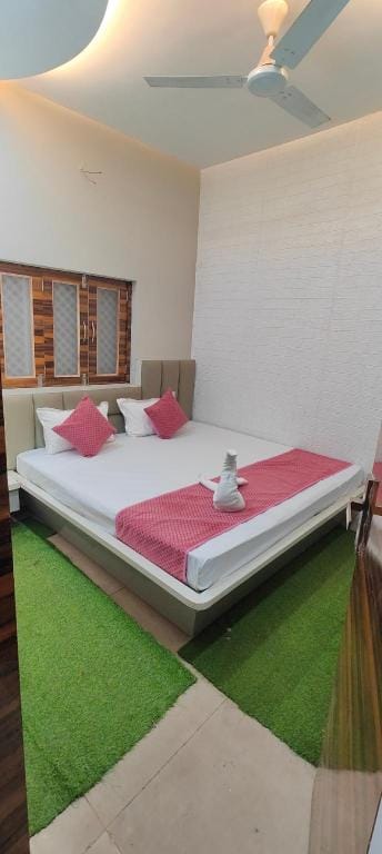 Kasturi Dham Bed and Breakfast in Uttar Pradesh