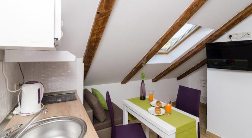 Lavender Garden Apartments - Comfort Studio Apartment with Side Sea View Second Floor - APT 5 Apartment in Dubrovnik