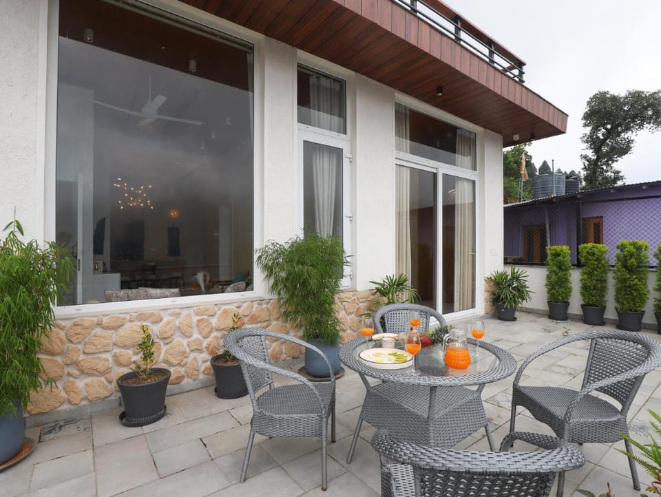 ELIVAAS 6 BHK with Balcony & Lake View - Antarmann Casa Zenith Villa in Uttarakhand