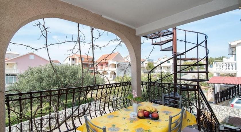 Apartments Fidelis - Two Bedroom Apartment with Terrace 6 Apartment in Okrug Gornji