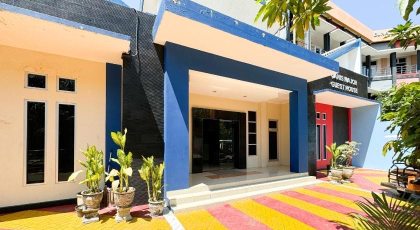RedDoorz @ Politeknik Pelayaran Surabaya Hotel in Surabaya