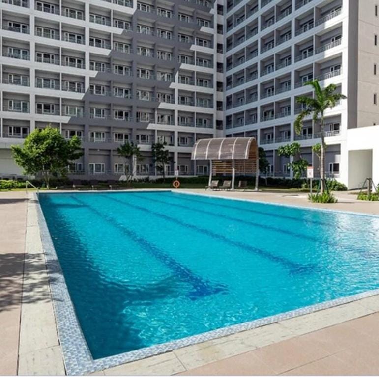 Cozy retreat Balcony, Netflix, 100 mbps -GGrace T1 Apartment in Makati