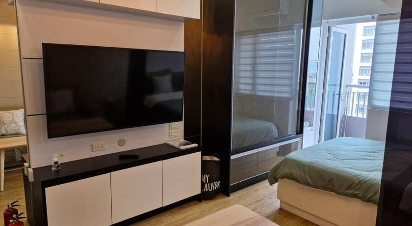 Cozy retreat Balcony, Netflix, 100 mbps -GGrace T1 Apartment in Makati