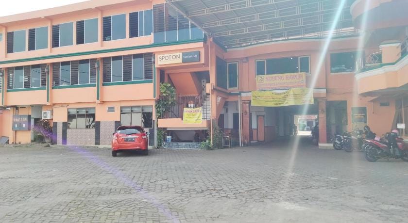 OYO 2855 Sartika Hotel Pati Hotel in East Java