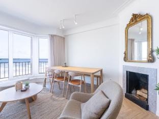 Bright apartment with direct sea view Apartment in Middelkerke