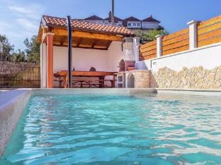 Apartment in Liznjan with Pool and Terrace Apartment in Medulin