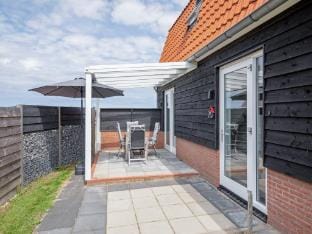Holiday home near forest with wellness garden Vacation rental in De Koog