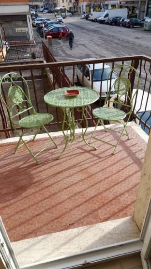 Eclettica Dimora Pop Art per 8 pax | self check-in Apartment in Verona