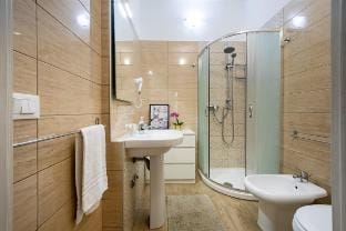 Eclettica Dimora Pop Art per 8 pax | self check-in Apartment in Verona