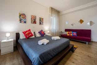 Eclettica Dimora Pop Art per 8 pax | self check-in Apartment in Verona