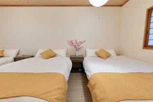 USJ 30 min  Dotonbori 18min/ Direct KIX / 5-min walk to station (XS32) Vacation rental in Osaka