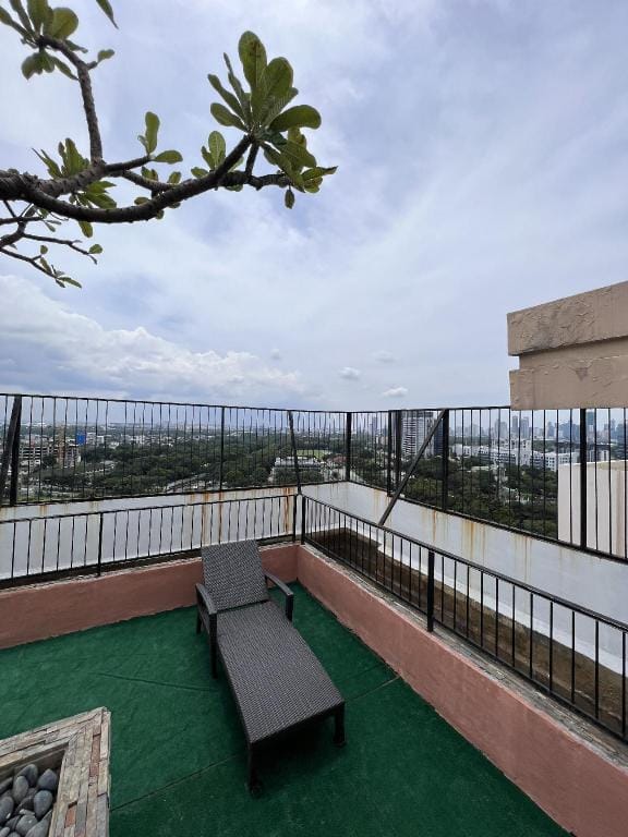 Vista Ermano Mckinley Taguig BGC Staycation Apartment in Makati