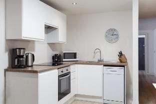 One-Bedroom Apartment | Conditioning House Apartment in Bradford