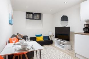 One-Bedroom Apartment | Conditioning House Apartment in Bradford