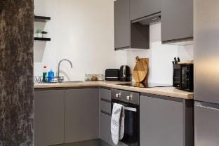 Homey 1 Bedroom Duplex | Conditioning House Vacation rental in Bradford
