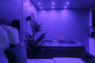 Riverside studio with Jacuzzi! Apartment in Sheffield