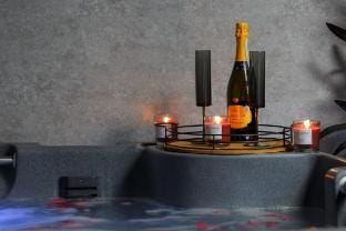 Riverside studio with Jacuzzi! Apartment in Sheffield