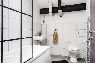 Beautiful Two Beds Designer Penthouse - Cinema TV! Apartment in Bradford