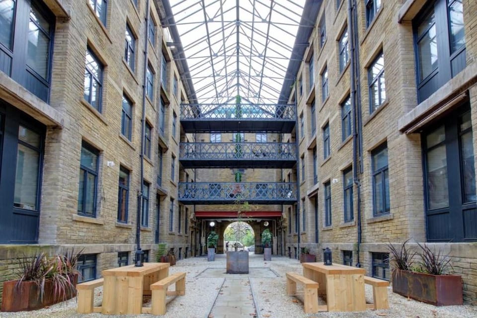 Stylish 'New York Loft'  2 Bed Apartment Apartment in Bradford