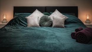 Stunning 2 bed with outside patio and free parking Apartment in Bradford