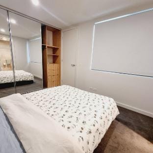 Cosy and comfortable family home across the lake Vacation rental in Williamstown