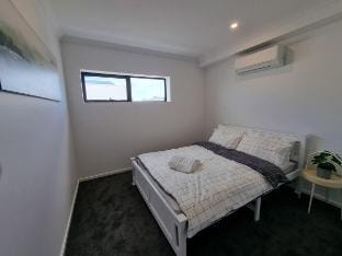 New and Modern family home by the beach Vacation rental in Williamstown