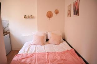 Petit Appart-Hôtel à Paris Centre Apartment in Paris