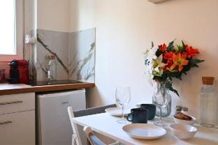 Petit Appart-Hôtel à Paris Centre Apartment in Paris