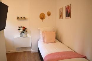 Petit Appart-Hôtel à Paris Centre Apartment in Paris