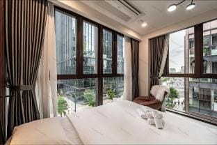 Luxury Stay in HCM! 메트로폴, 갤러리아 [방4침대4, 멋진 시티뷰 수영장] Apartment in Ho Chi Minh City