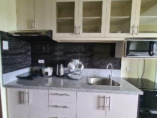 Stylish WFH-Ideal near Silang  w/250mbps WiFi Apartment in Calabarzon