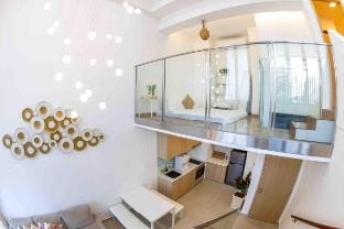 Luxury 3BR Duplex KL view/Infinity pool/ Lug strg Vacation rental in Federal Territory of Kuala Lumpur