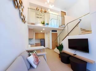 Luxury 3BR Duplex KL view/Infinity pool/ Lug strg Vacation rental in Federal Territory of Kuala Lumpur