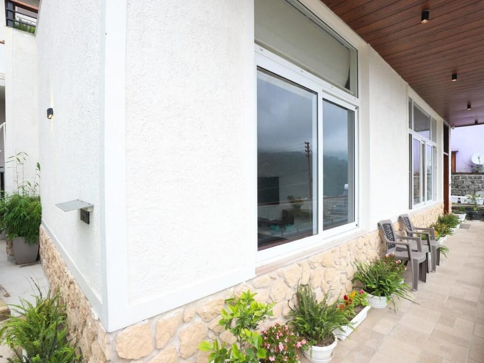 ELIVAAS 4 BHK With Lake View - Antarmann Casa Nova Vacation rental in Uttarakhand