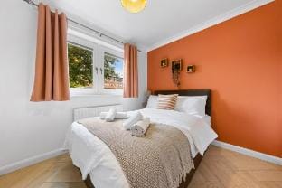 Azalea Apartment: home comforts by the river Apartment in Brentford