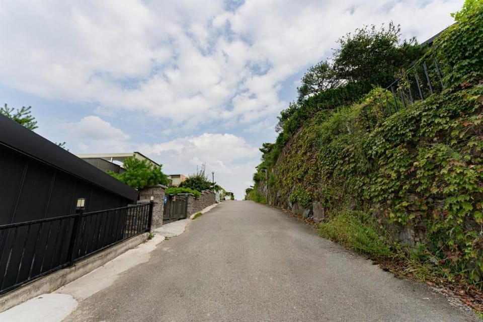 Yeoncheon Dograng Dog Pension Bed and Breakfast in Gyeonggi-do