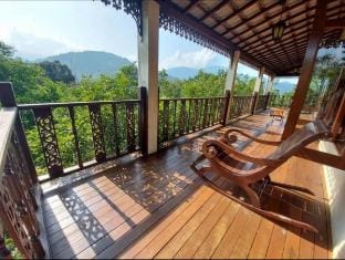 Hulu Tamu Off Grid Hill Top Tiny Home Vacation rental in Selangor, Malaysia