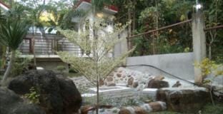 DonnRaqui's Hidden Zen Villa in Northern Mindanao