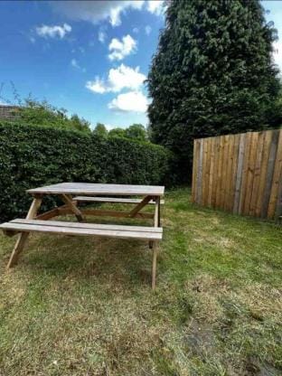 Spacious 3 Bed York Home w/ en suites & Pool Table Vacation rental in York