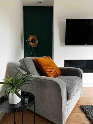 Spacious 3 Bed York Home w/ en suites & Pool Table Vacation rental in York