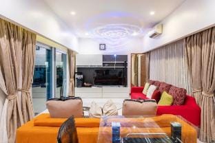 Family pool villa in Pattaya Villa in Chon Buri Changwat